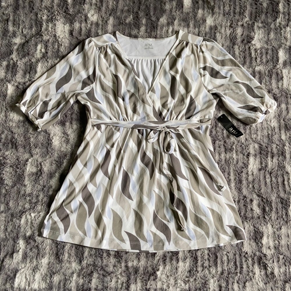 NWT! A.n.a White, Gray & Light Blue Short Sleeve V-Neck Blouse Size Medium